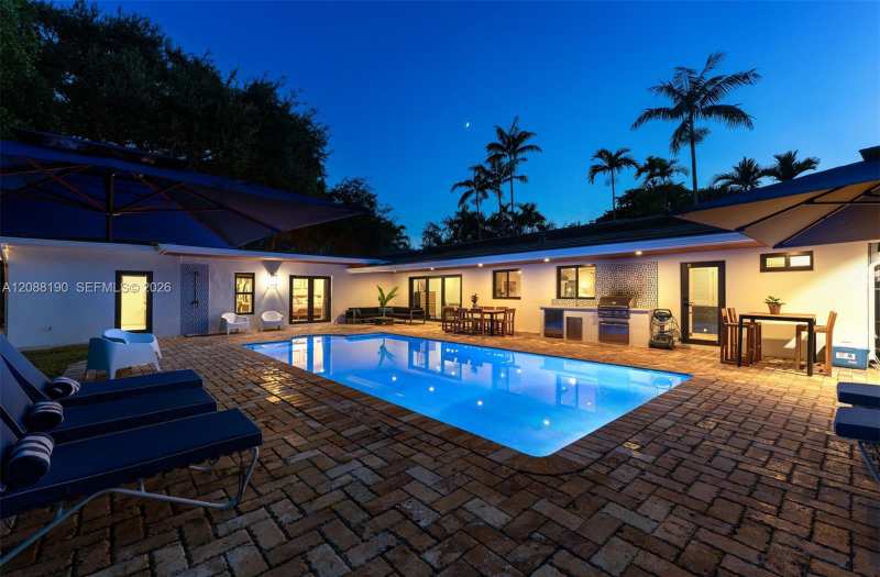 13575 SW 72nd Ct, Pinecrest FL 33156