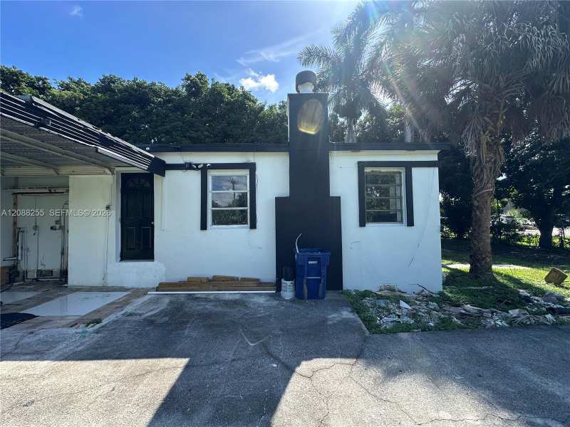 219 NE 141st St, Miami FL 33161
