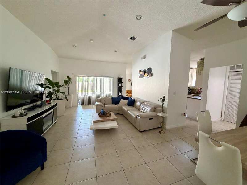 1735 NE 36th Ave # 0, Homestead FL 33033