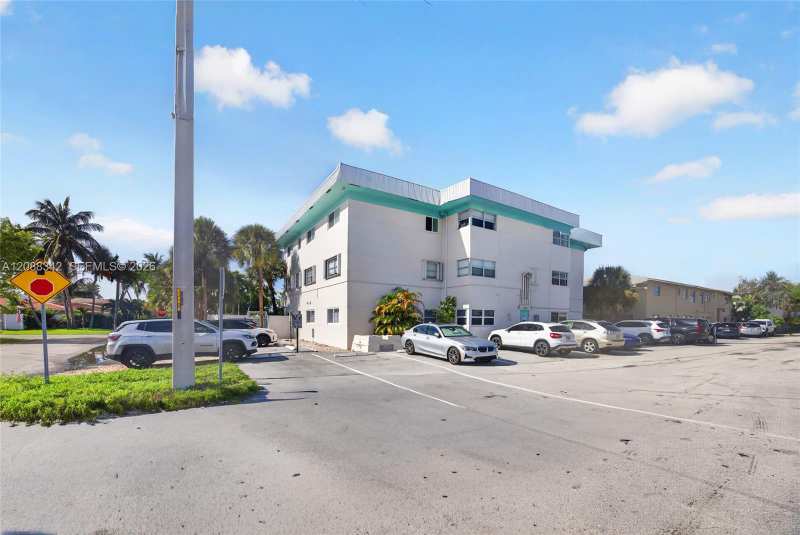 2715 NE 49th St # 103, Fort Lauderdale FL 33308