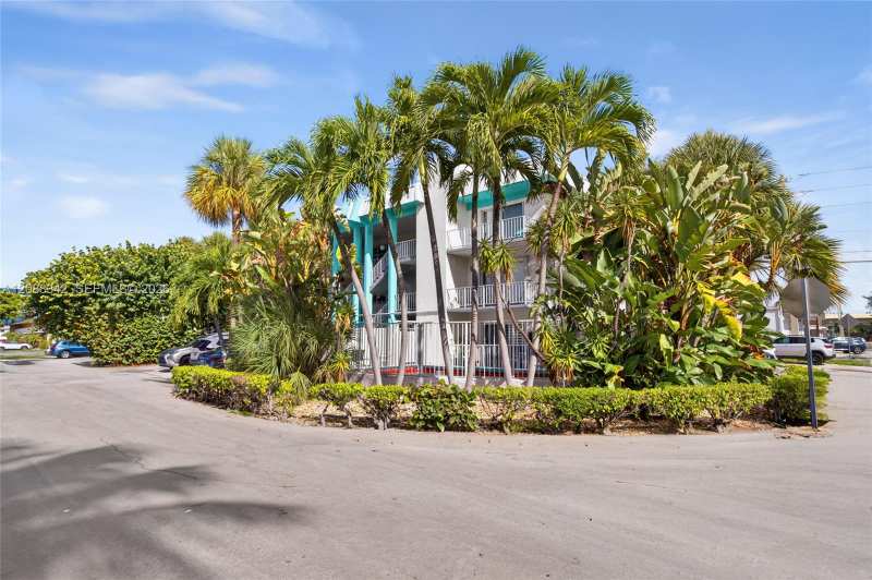 2715 NE 49th St # 103, Fort Lauderdale FL 33308