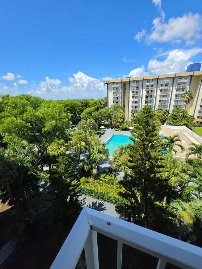 4550 NW 9th St # 605E, Miami FL 33126