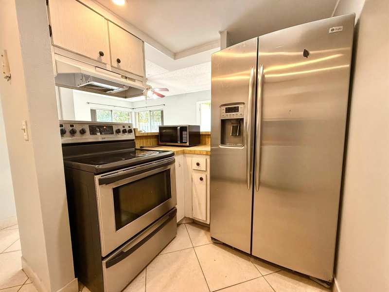 1821 Fairview Villas Drive # 2, Palm Springs FL 33406