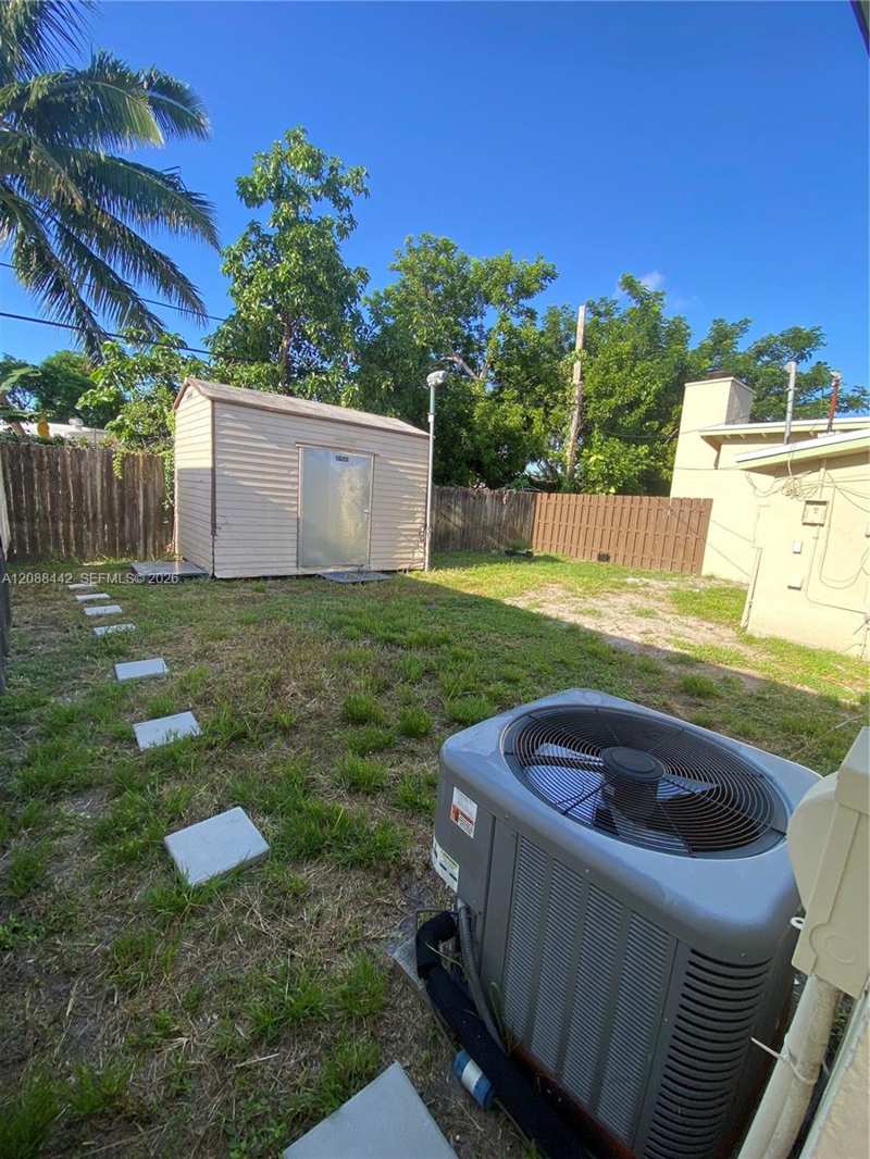 6140 SW 37th Ct, Davie FL 33314