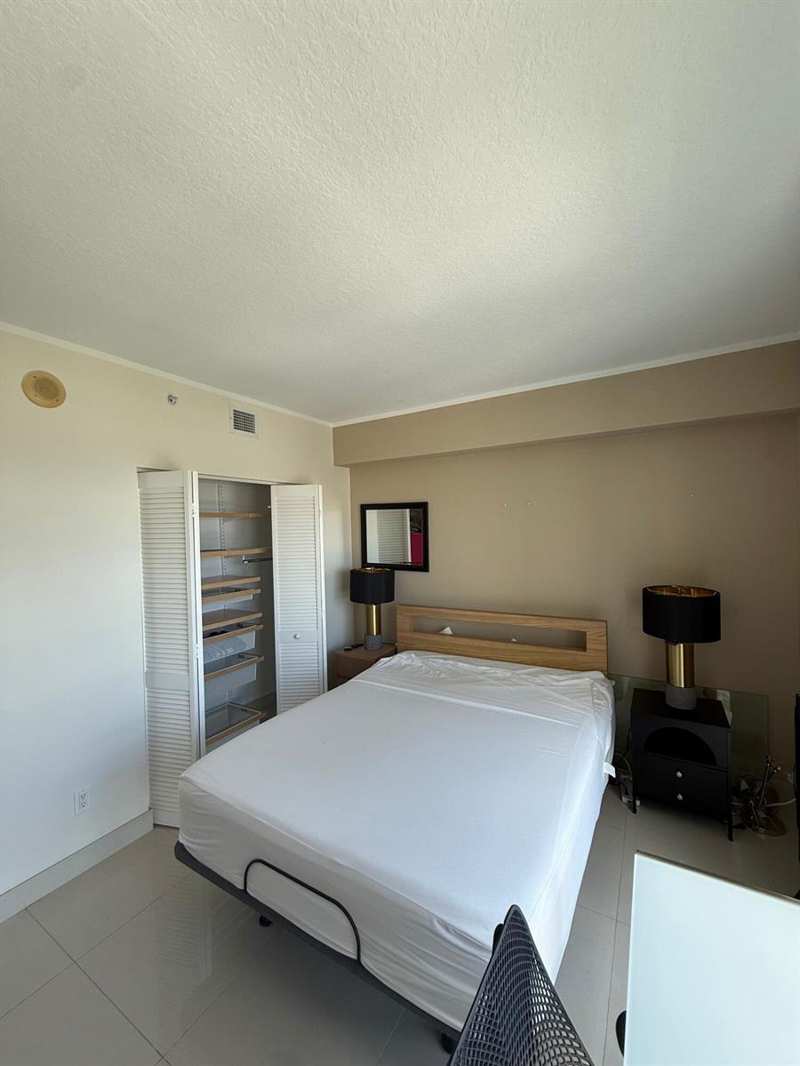 325 S BISCAYNE Boulevard # B, Miami FL 33131