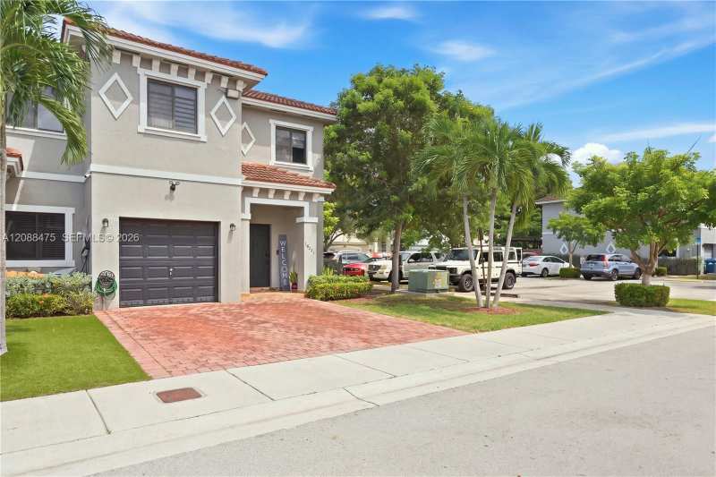 16335 SW 44th Ter, Miami FL 33185