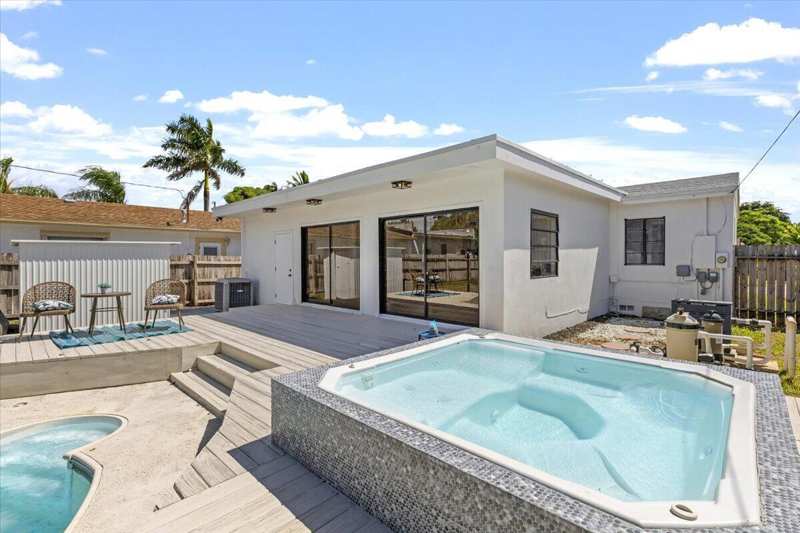 1227 N OCEAN BREEZE, FL 33460