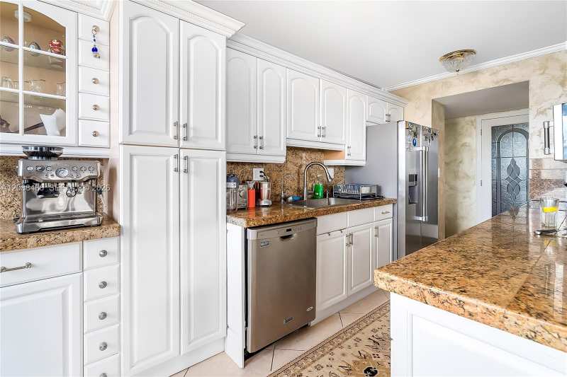 250 174th ST # 1704, Sunny Isles Beach FL 33160