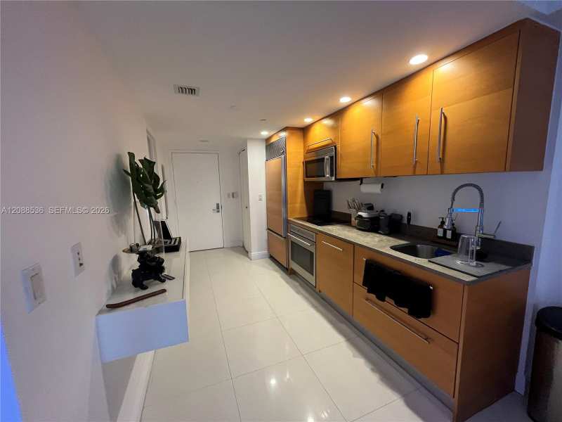 465 Brickell Ave # 804, Miami FL 33131