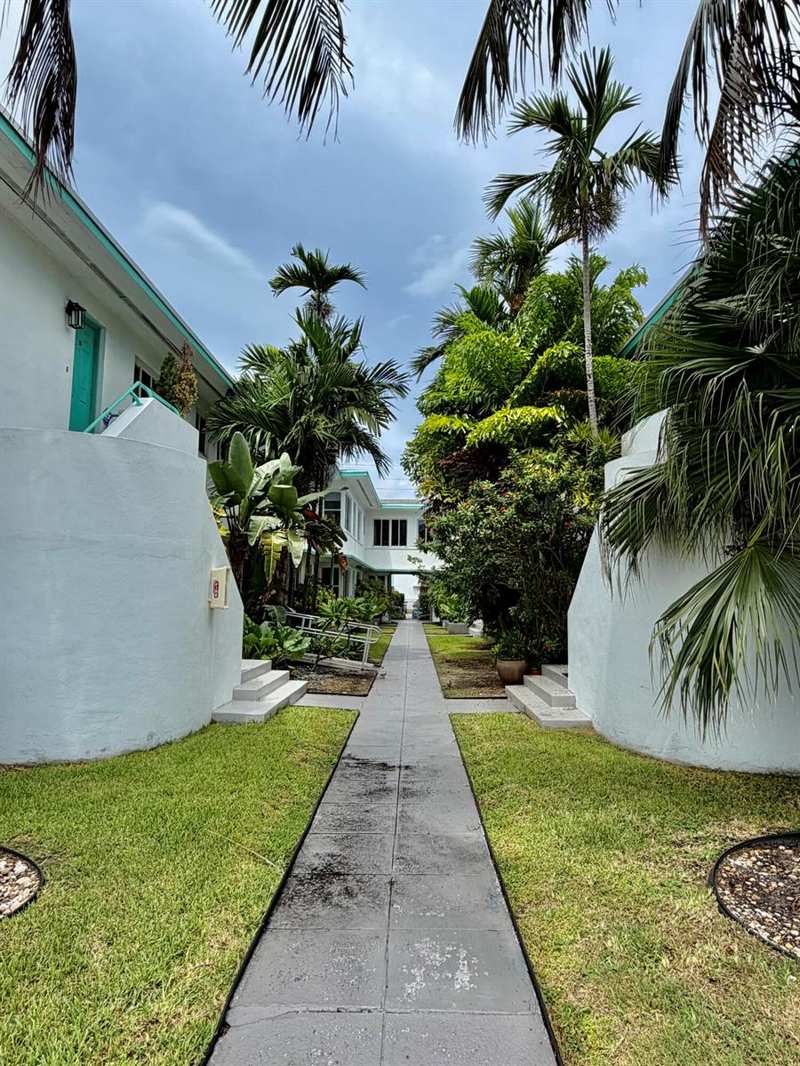 1980 BAY Drive # 8, Miami Beach FL 33141