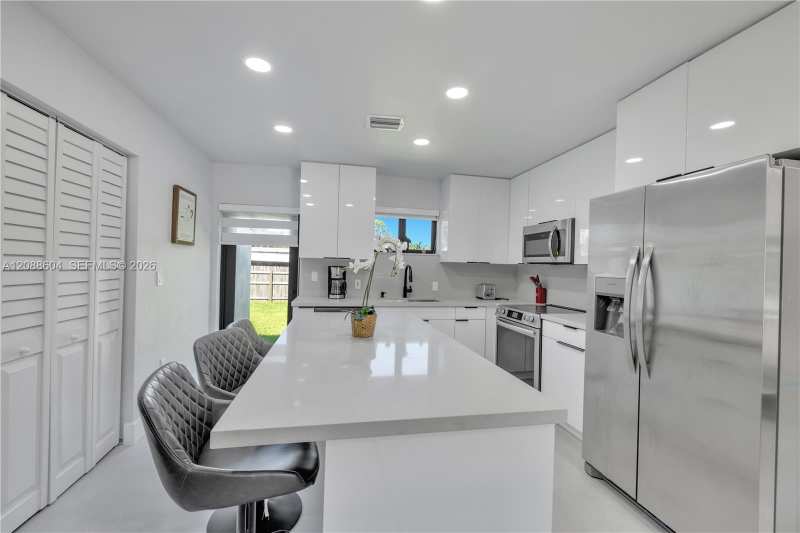 6021 SW 19th St, Miami FL 33155