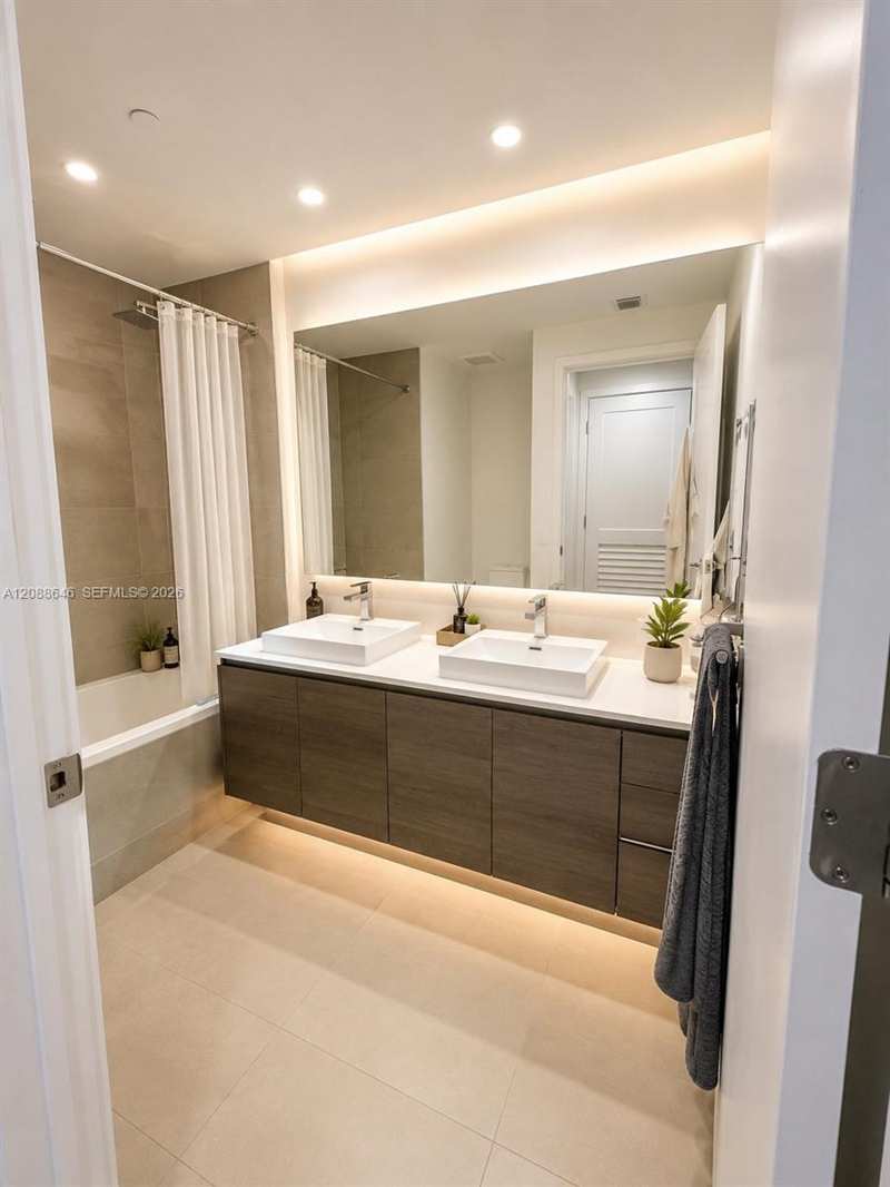 1080 Brickell Ave # 907, Miami FL 33131