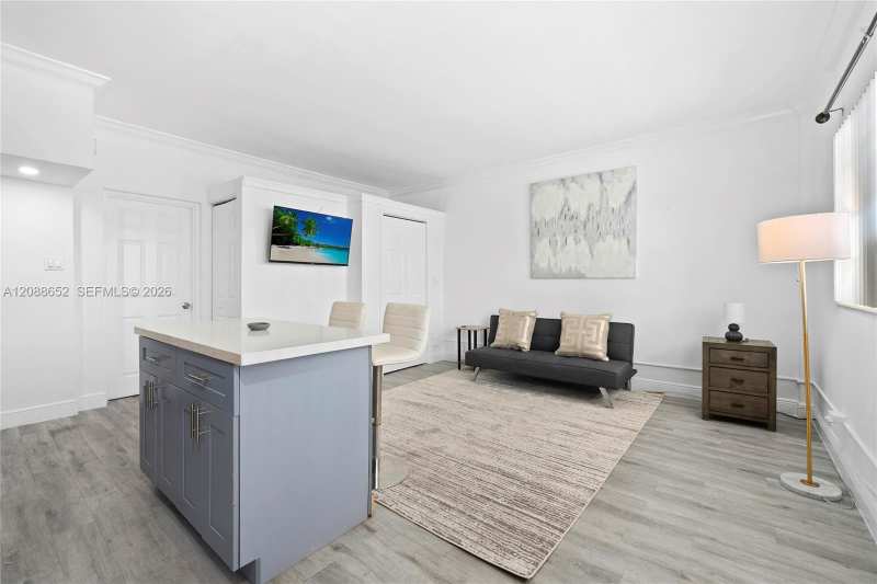 26 Diplomat Pkwy # 2390, Hallandale Beach FL 33009