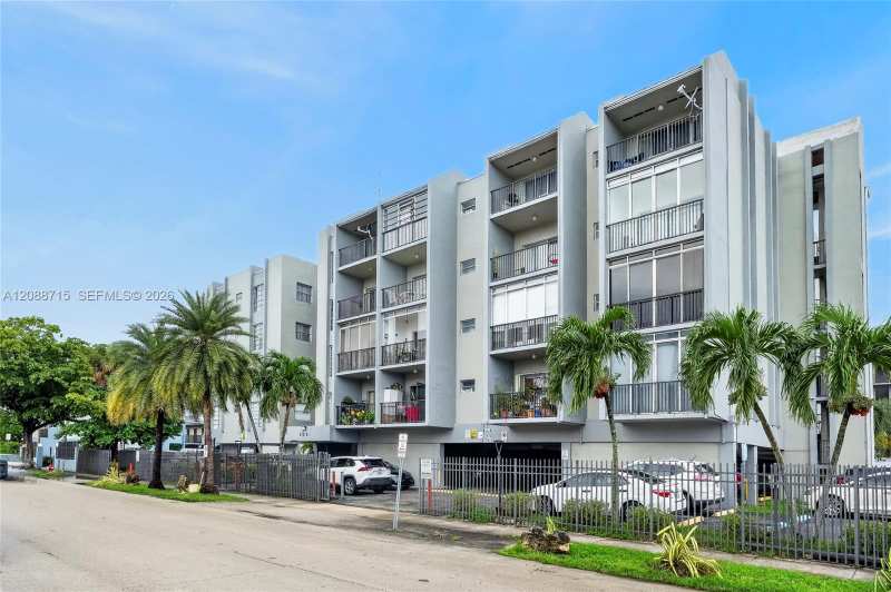 305 W 68th St # 419, Hialeah FL 33014