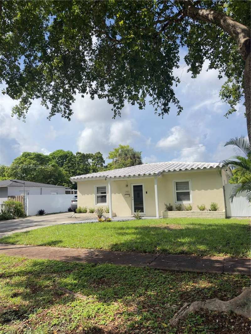 745 NW 126th St, North Miami FL 33168