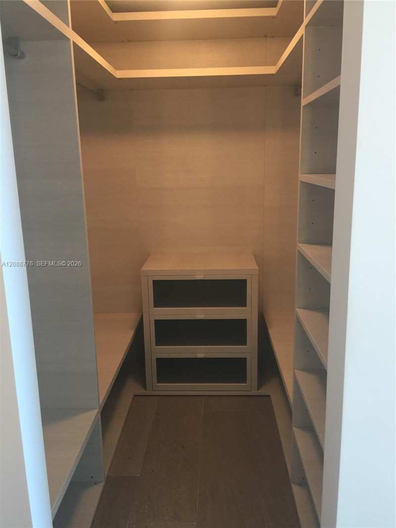68 SE 6th St # 3405, Miami FL 33131