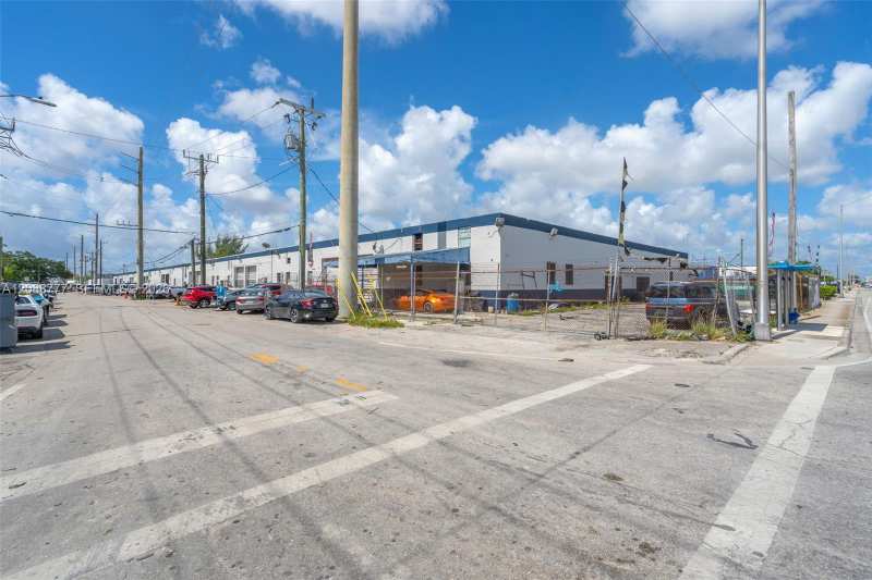 3500 NW 54th St # 5220, Miami FL 33142