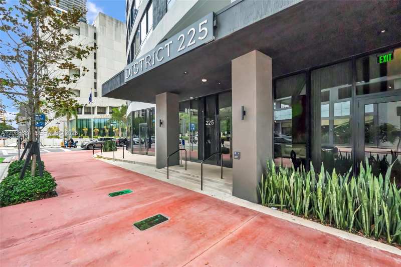 225 N Miami Ave # 2208, Miami FL 33128