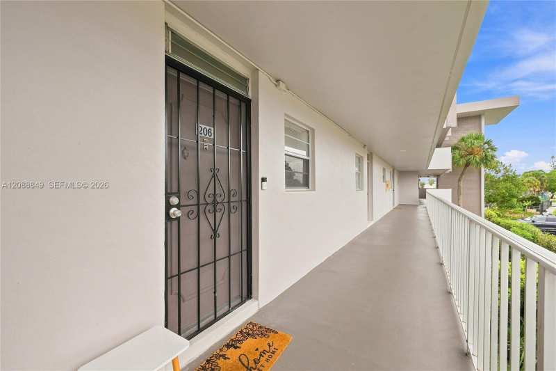 2800 NW 47th Ter # 206B, Lauderdale Lakes FL 33313