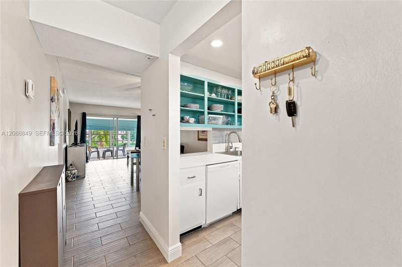 2800 NW 47th Ter # 206B, Lauderdale Lakes FL 33313