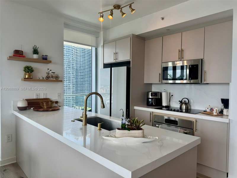 1111 SW 1st Ave, Miami FL 33130