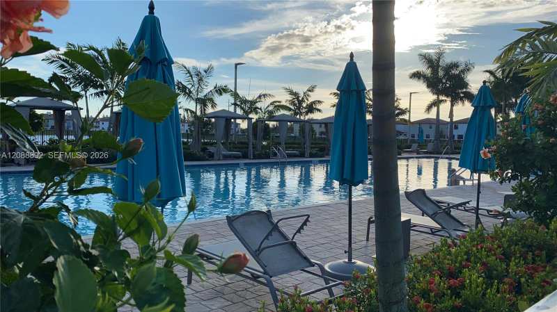 10948 W 32nd Ln, Hialeah FL 33018