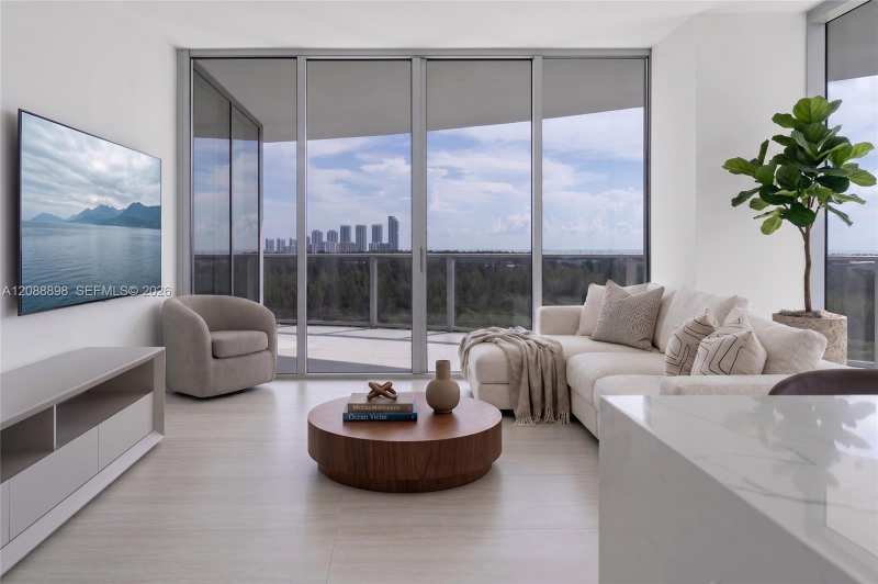 2411 Laguna Circle # 1001, North Miami FL 33181