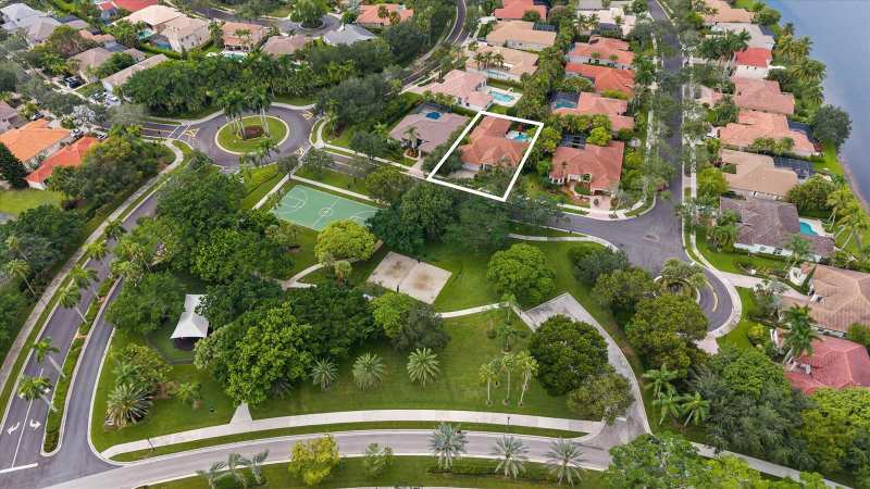 2647 EDGEWATER Drive, Weston FL 33332