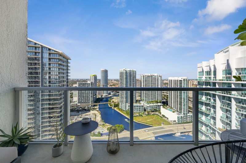 55 SE 6TH Street # 4300, Miami FL 33131