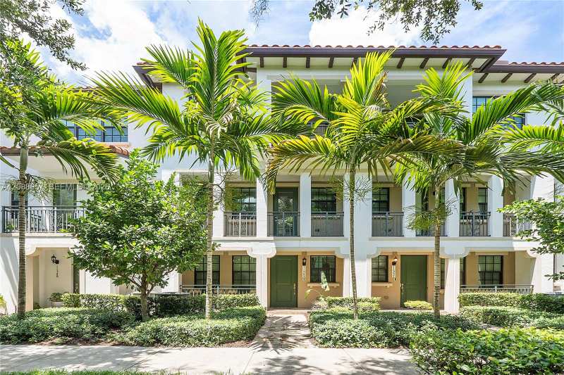 11343 SW 14th St, Pembroke Pines FL 33025
