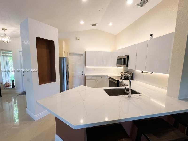 1314 Canary Island Dr, Weston FL 33327