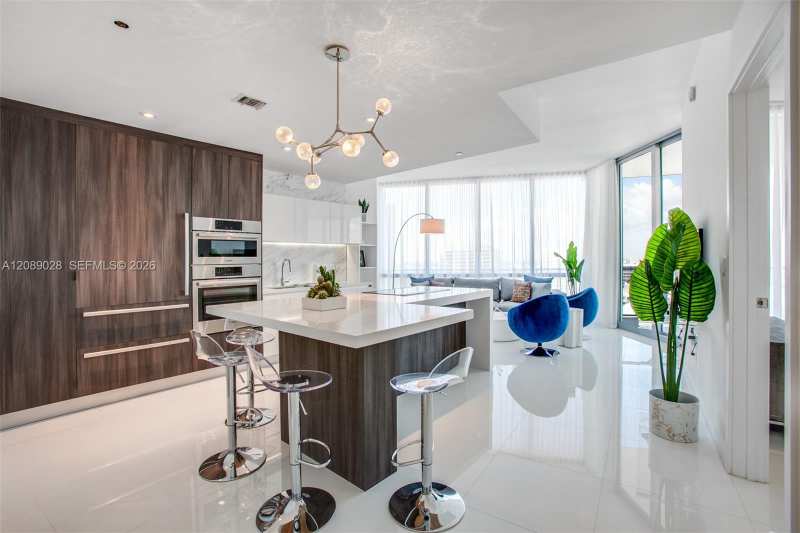 851 NE 1 # 1810, Miami FL 33132