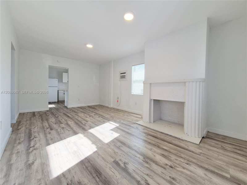 1922 NW 1st St # 1, Miami FL 33125