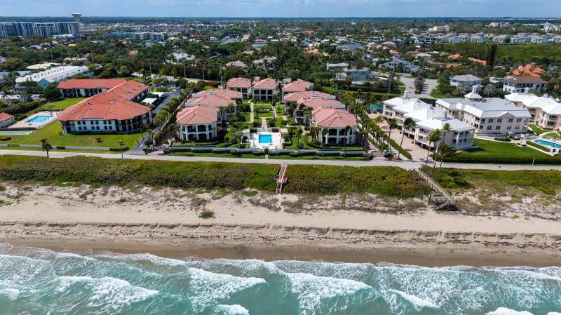 5833 N OCEAN Boulevard # D2, Ocean Ridge FL 33435