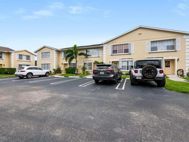 220 Foxtail Drive # G, FL 33415