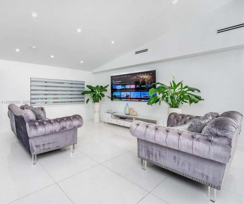 2410 SW 99th Ave, Miami FL 33165