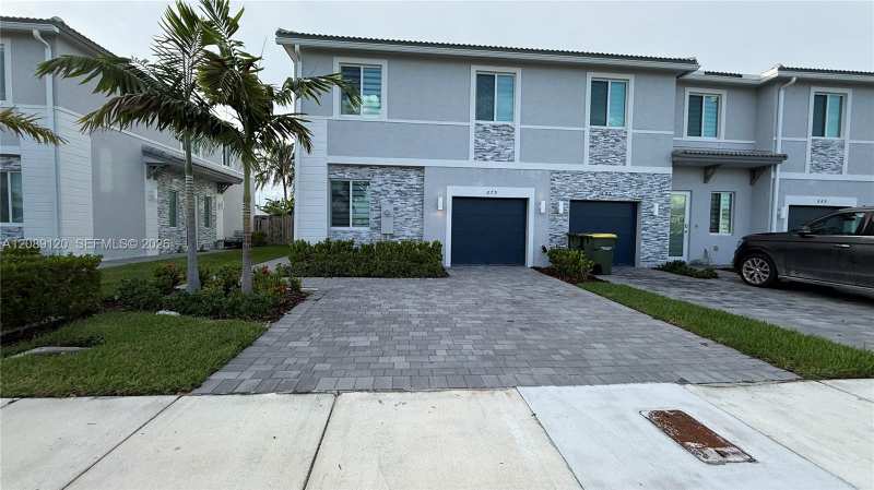 679 SE 13th St Cir, Homestead FL 33034
