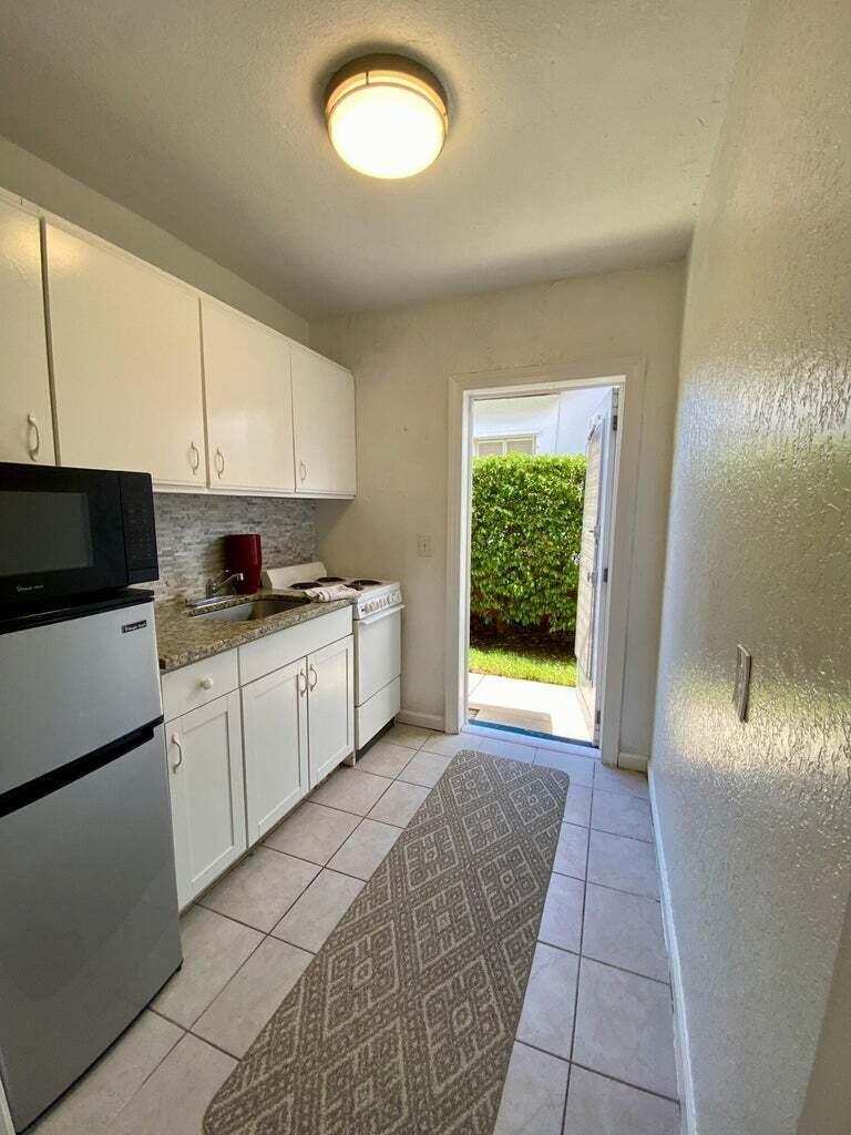 101 S GOLFVIEW Road # 8, FL 33460