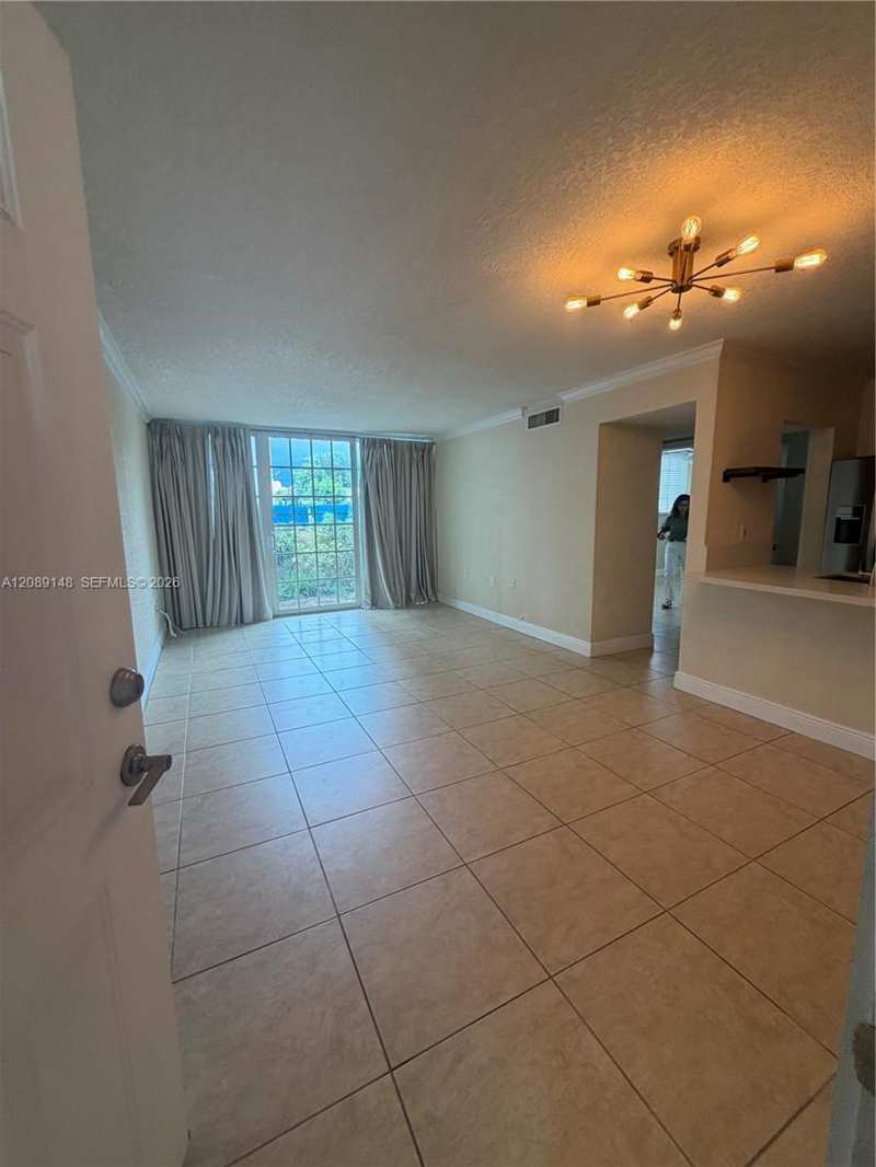 300 Madeira Ave # 102, Coral Gables FL 33134