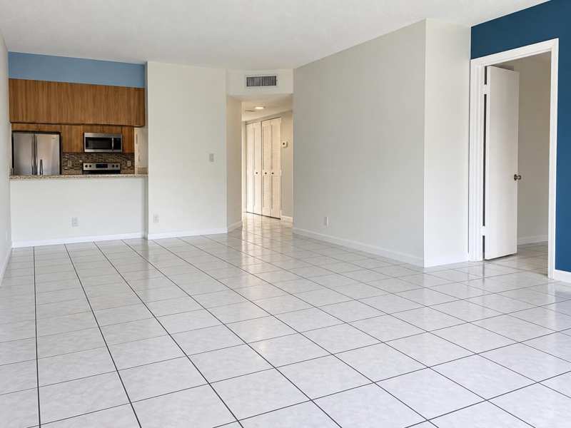 10113 TWIN LAKES Drive, Coral Springs FL 33071