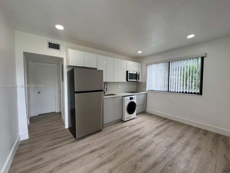 1943 NW 2nd ct # 5, Miami FL 33136