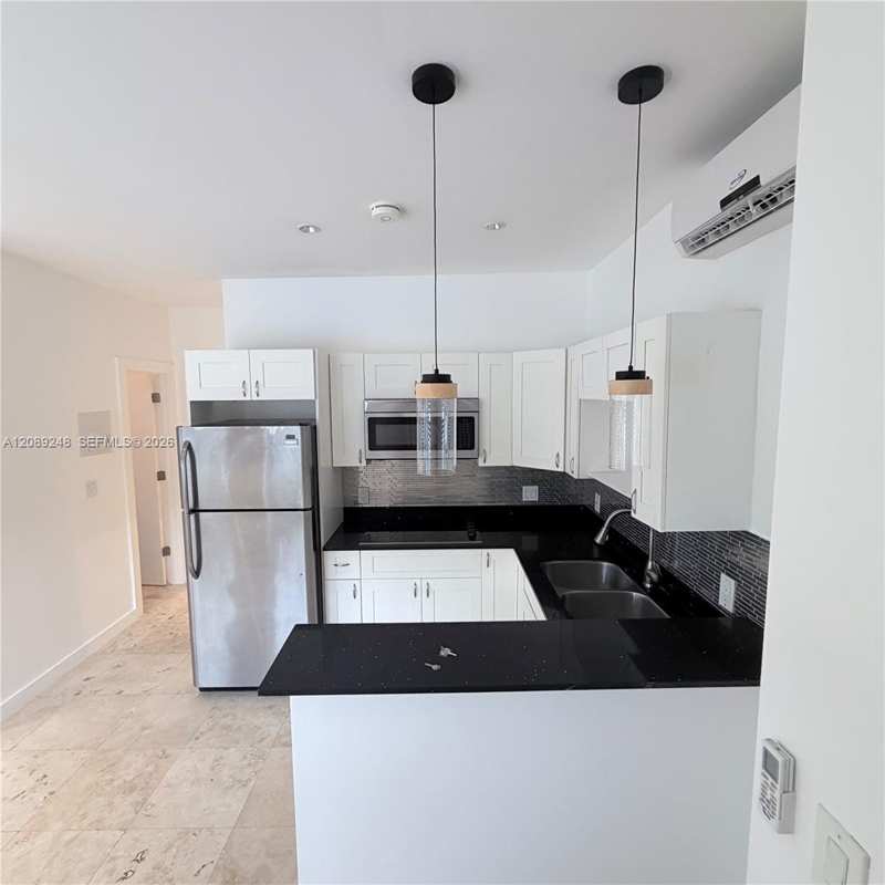 905 SE 2nd Ct # B, Fort Lauderdale FL 33301