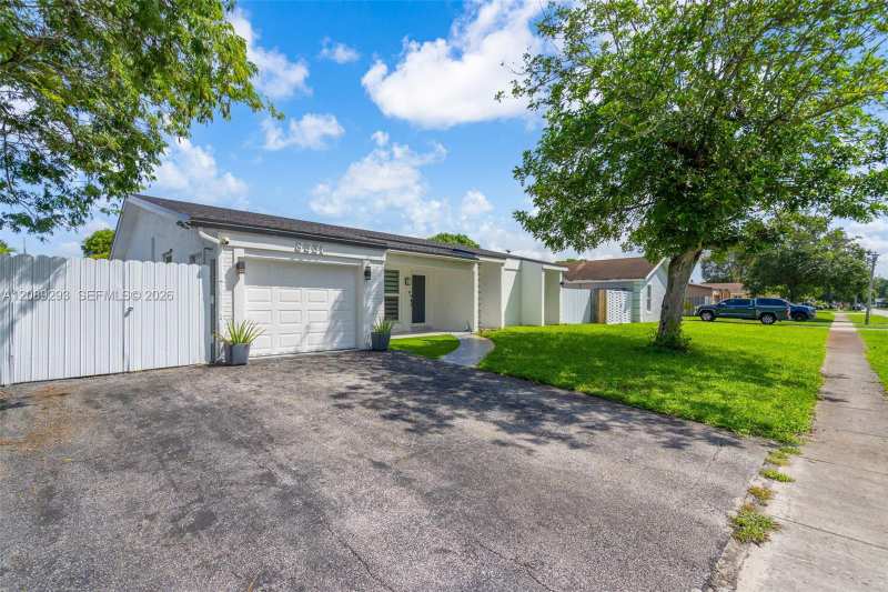 8531 NW 8th St, Pembroke Pines FL 33024