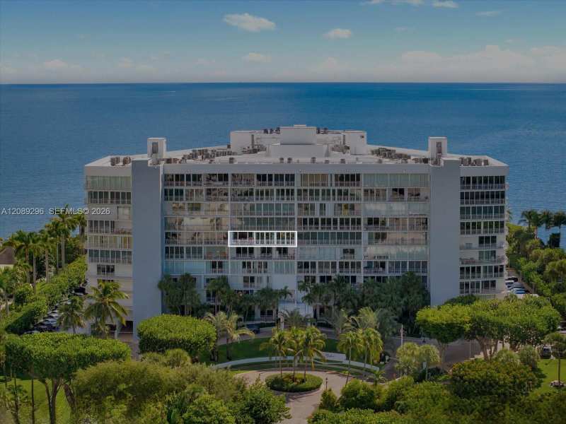 600 Grapetree Dr, Key Biscayne FL 33149