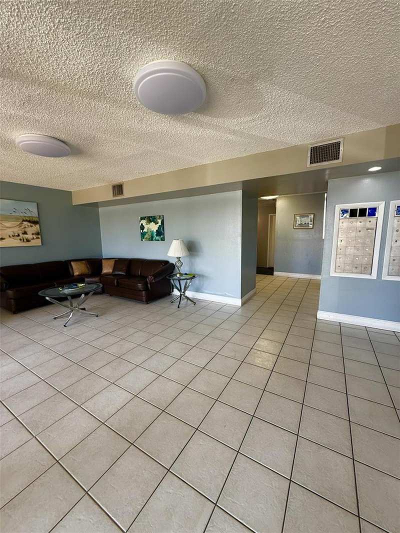 2741 E TAFT Street # 102, Hollywood FL 33020