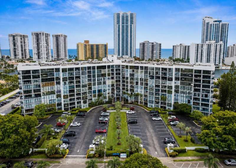 1000 Parkview Dr # 614, Hallandale Beach FL 33009