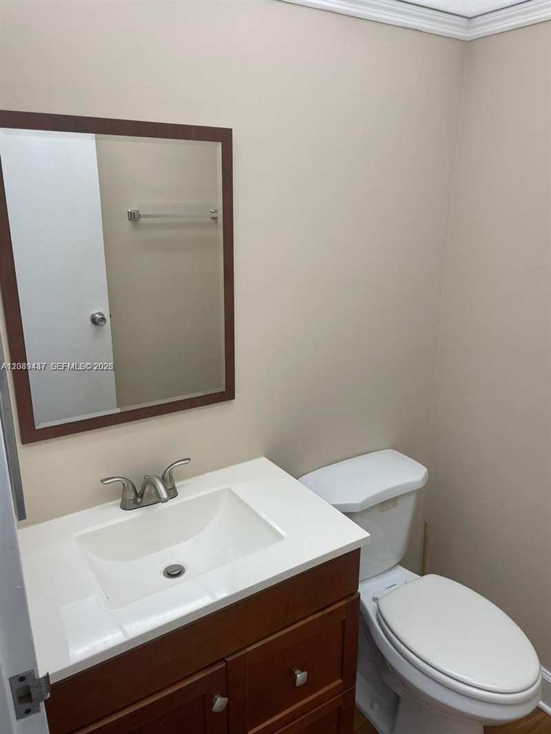 I Valencia I # 214, Delray Beach FL 33446
