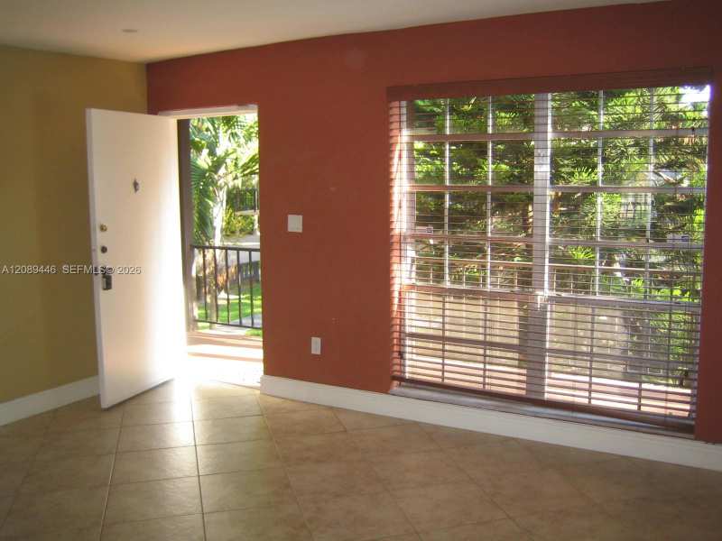 10824 N Kendall Dr # 26, Miami FL 33176