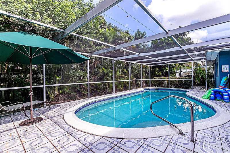 17860 NE 9th Pl, North Miami Beach FL 33162