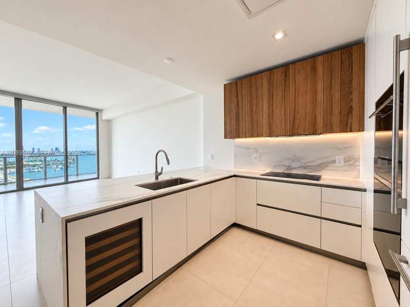 1400 Biscayne Blvd # 2704, Miami FL 33132
